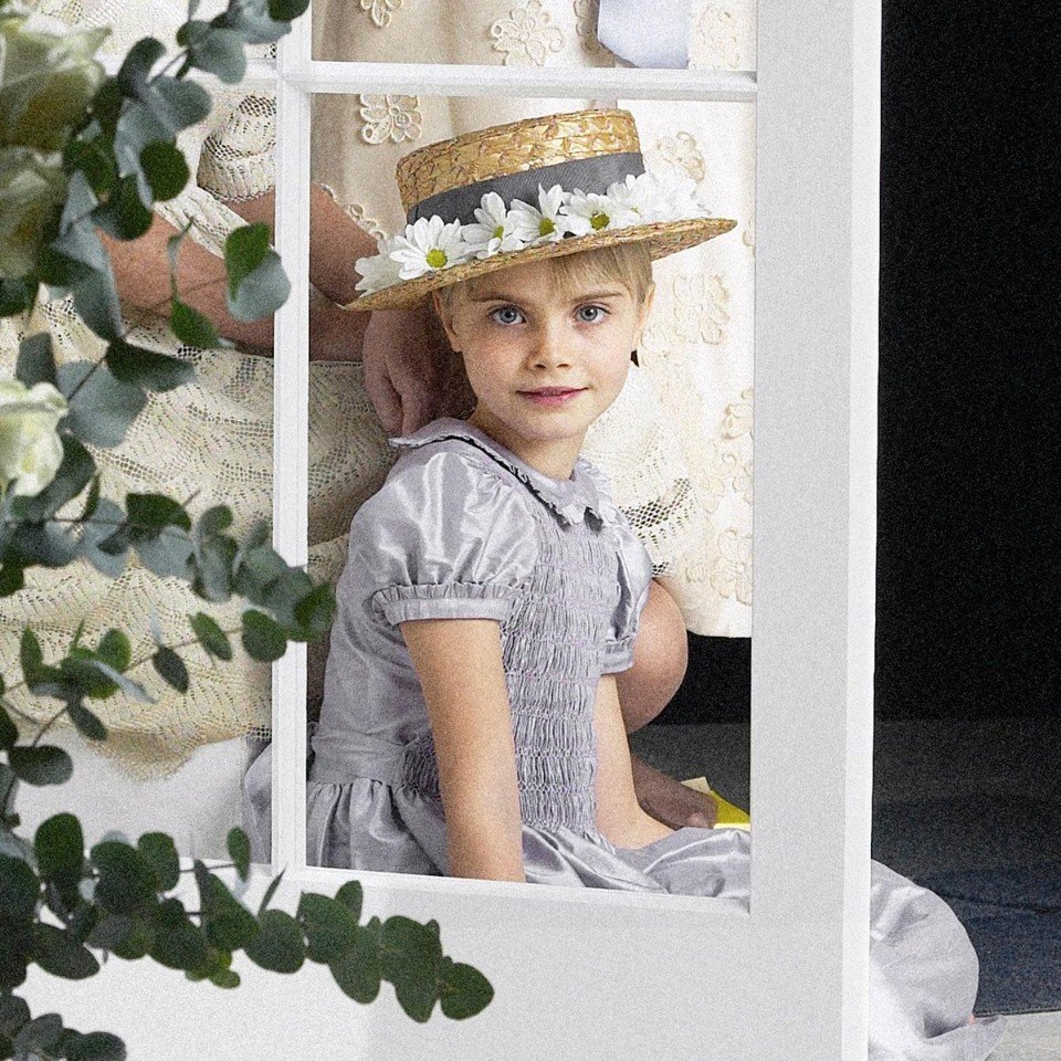 Кара Делевинь в детстве.