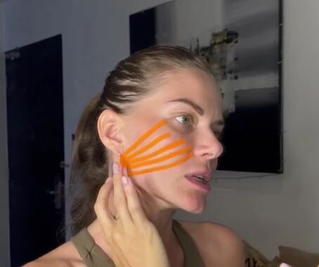 на фото Автор))