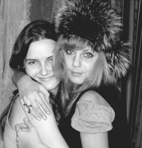 Здесь с подругой в общежитии МЭИ. Она также из Сарова. Общаемся до сих пор. 