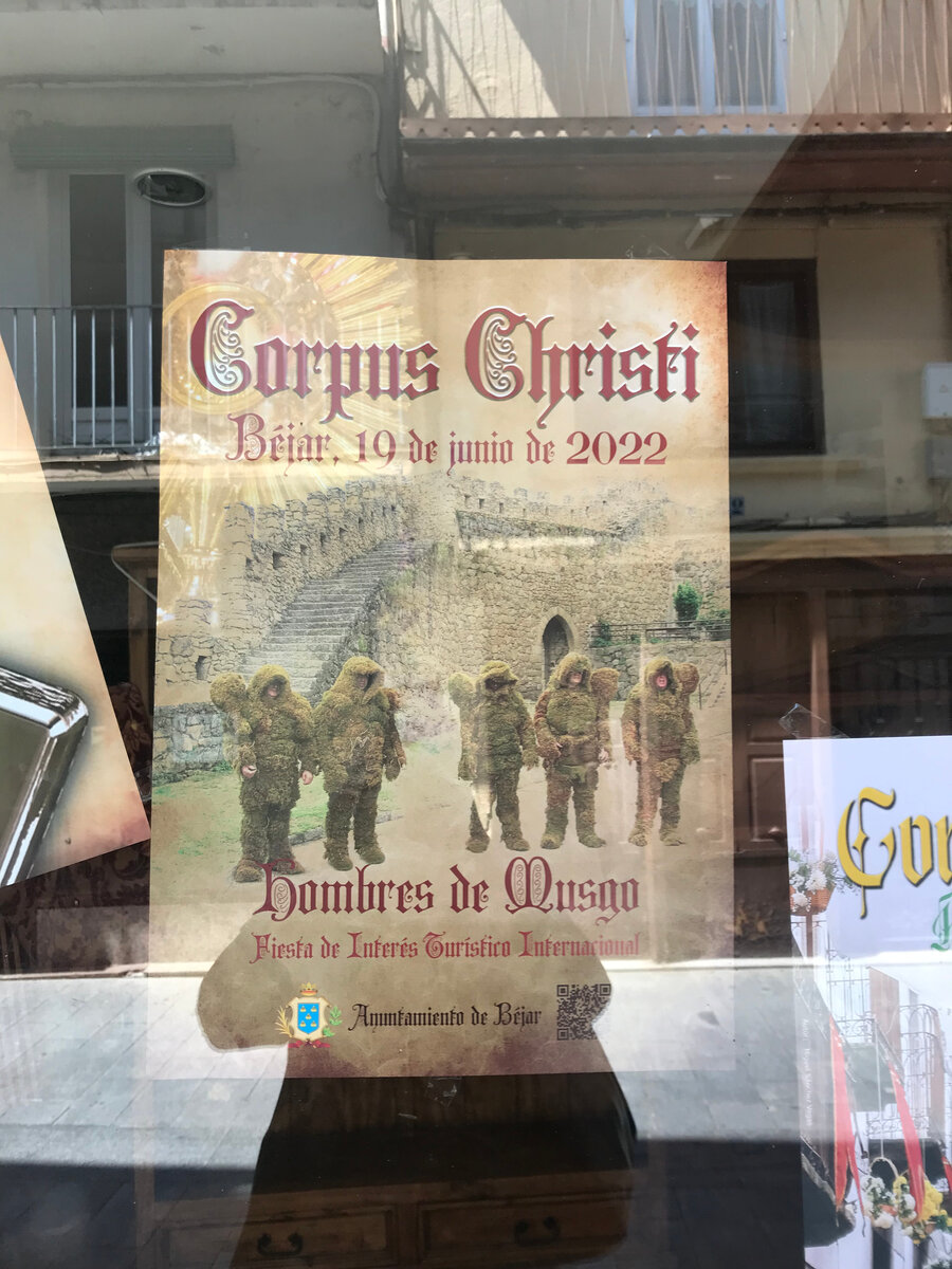 Коллекция информационных плакатов о праздновании Корпус Кристи в Бехаре за разные годы