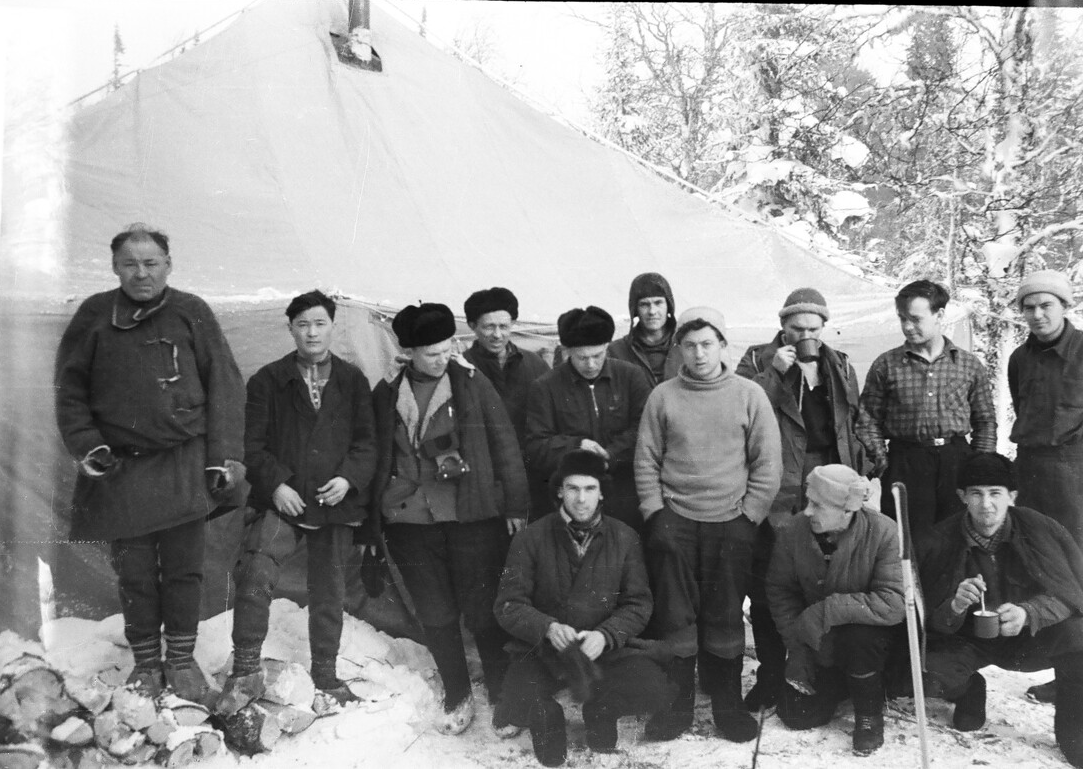 На фото: Поисковики в начале марта.