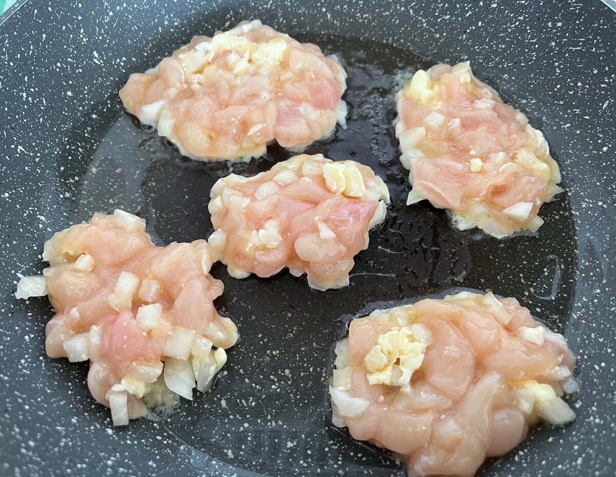 Процесс обжаривания котлет