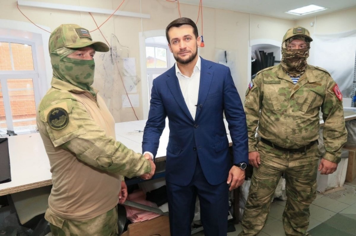    Депутат Александр Прокопьев подписал договор на приобретение амуниции для алтайских разведчиков.