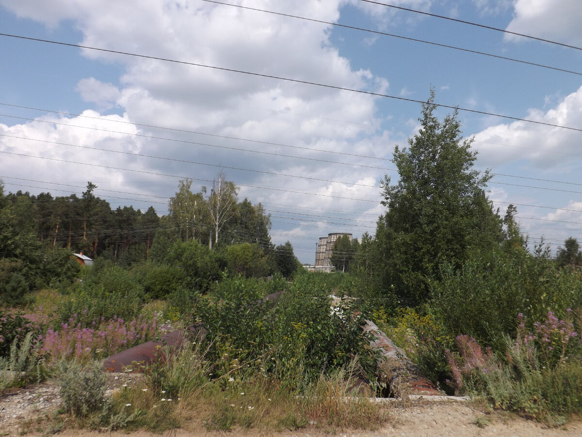 Вид на градирни Ново-Свердловской ТЭЦ