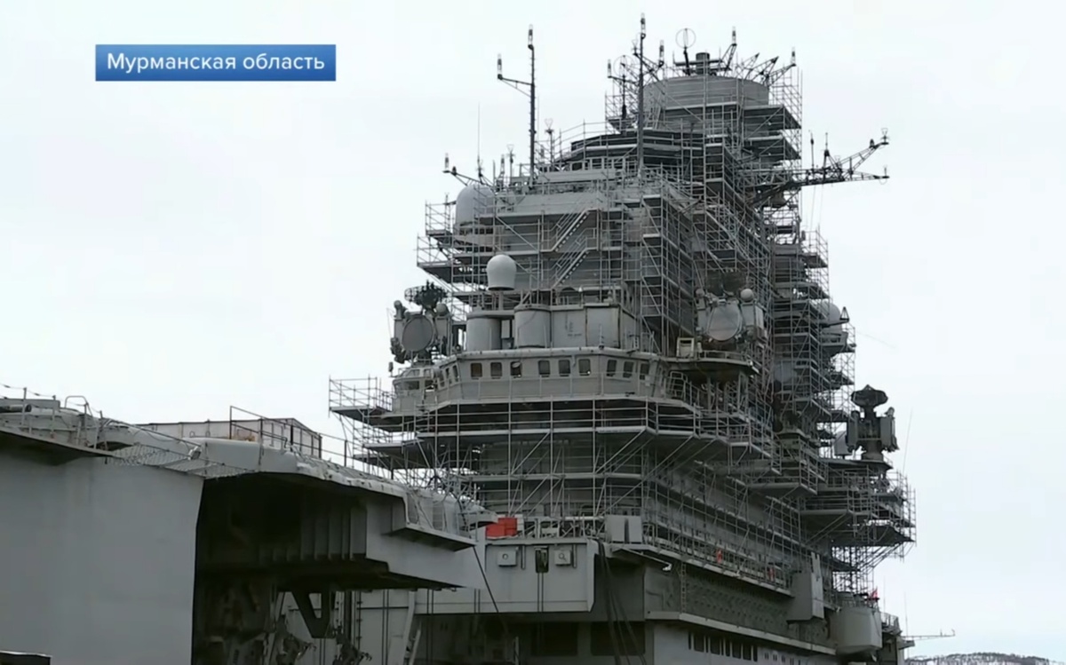 "Кузя" в строительных лесах. 