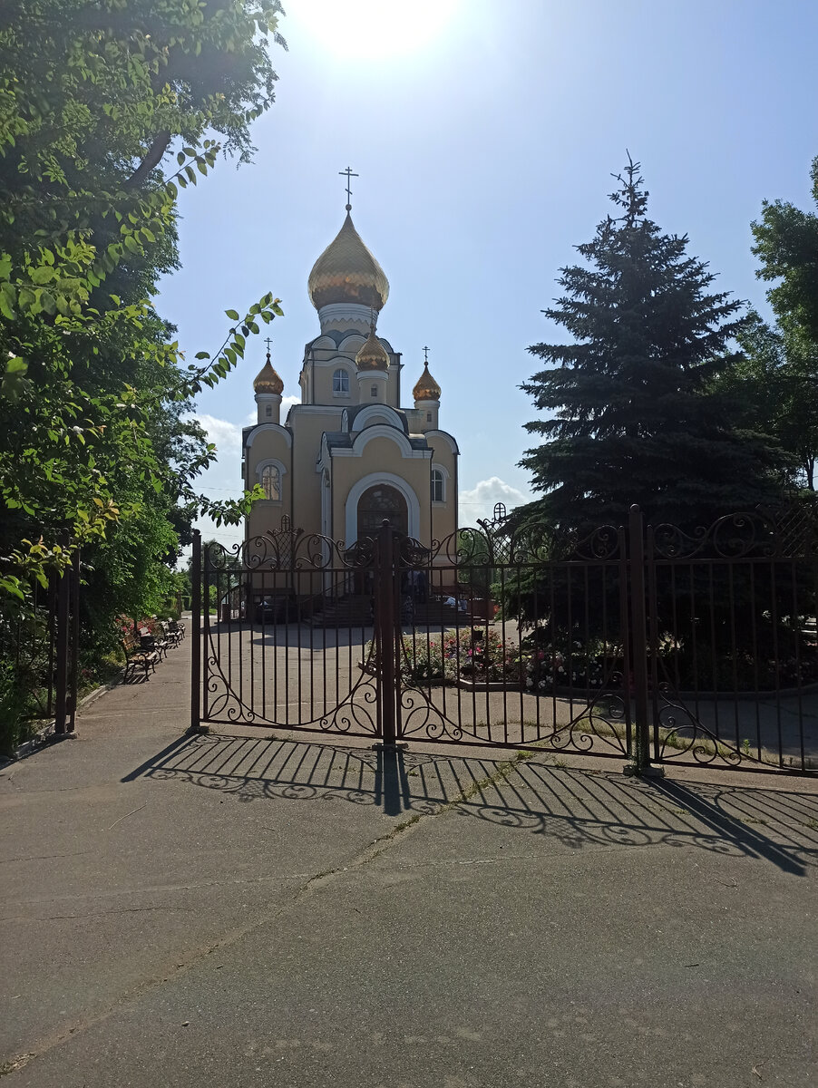 Церковь Святого Владимира напротив ДК имени Куйбышева.