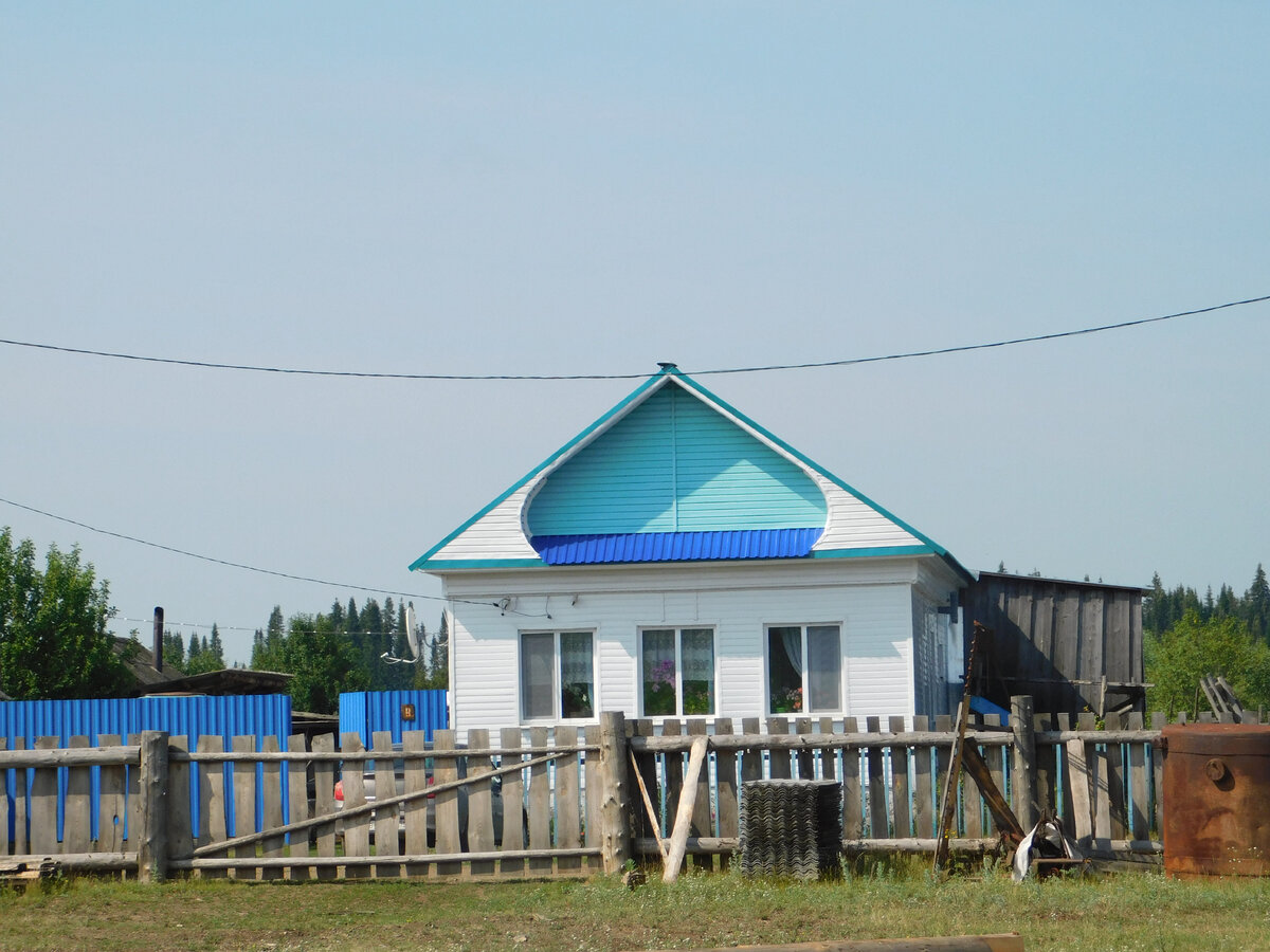 Крайний дом к берегу реки Уфы в Азигулово. Фото автора.