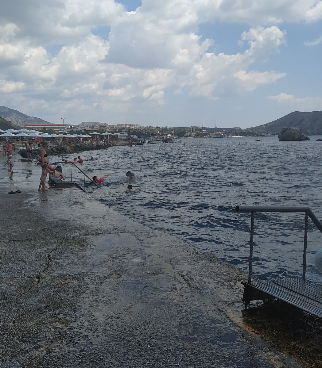 Лестницы для входа в море