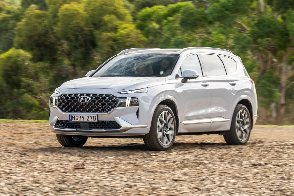 Отзывы хендай санта 2021. Hyundai Santa Fe 2021 on Highway.