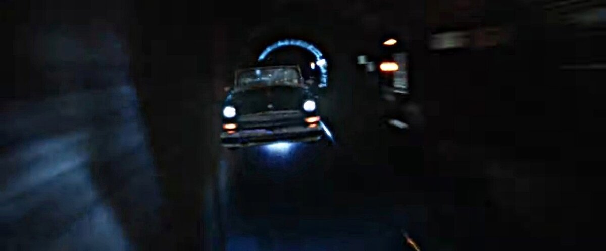 Кадр из фильма "Чёрная Молния"