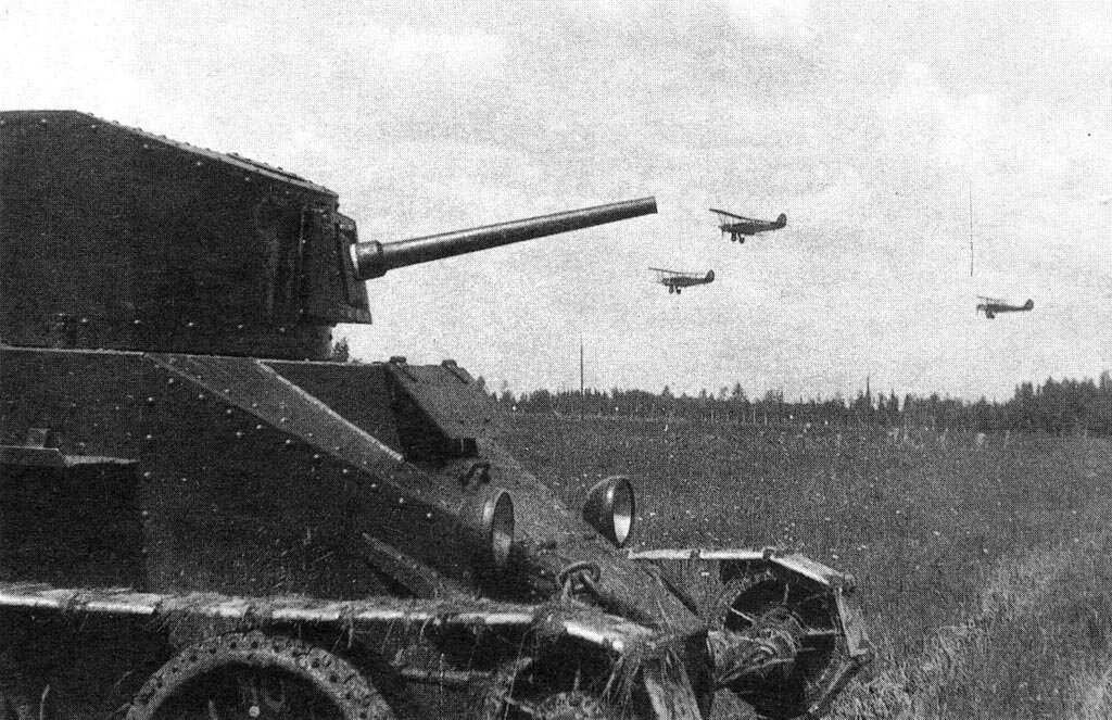 Fig. 1. 1934, Russia, serial gun tank BT-2 on exercises practicing defense against enemy aircraft.