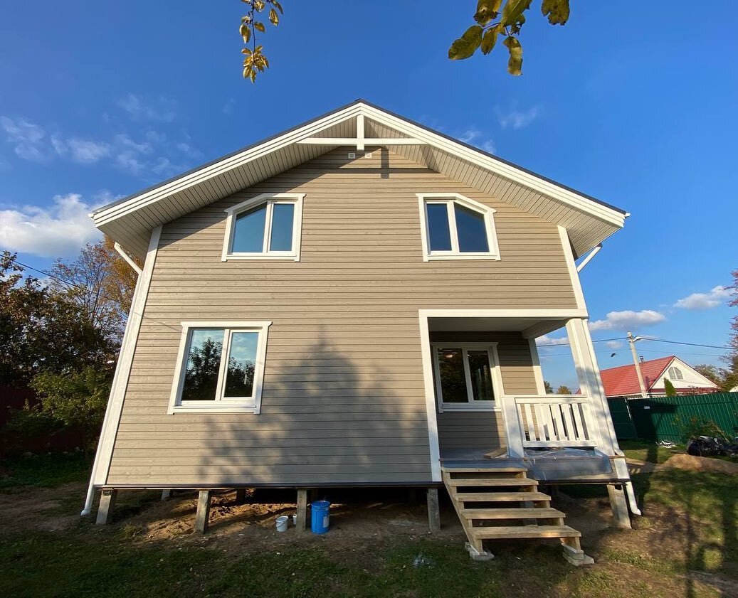 Возводили на ЖБ сваях