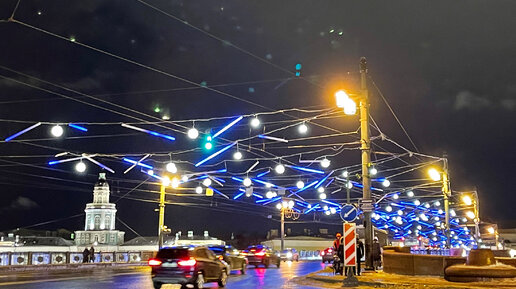 Дворцовый мост в праздничной подсветке