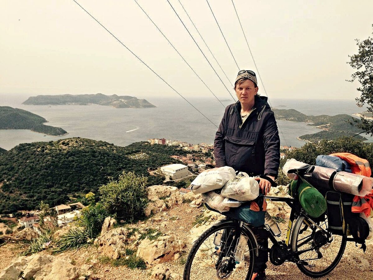 Это я на юге страны 4 года назад. Город Каш. Фото автора 