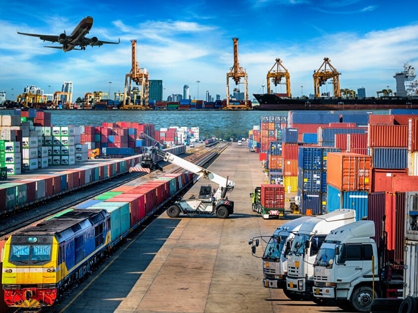 Многие международные перевозчики автозапчастей, также, отказываются работать в России.