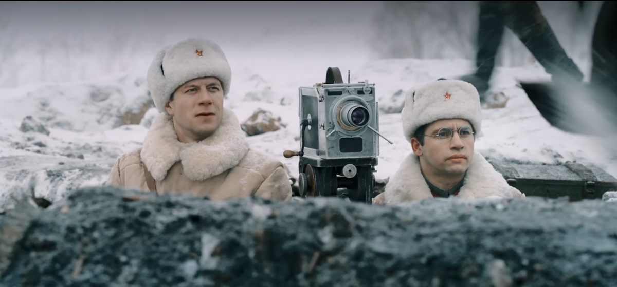 Майский и Альперин приступают к съемкам на фронте.