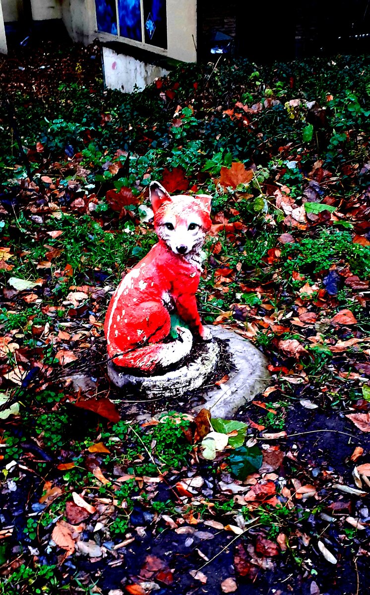 Фото-иллюстрация из личного архива автора. Фигурка лисы