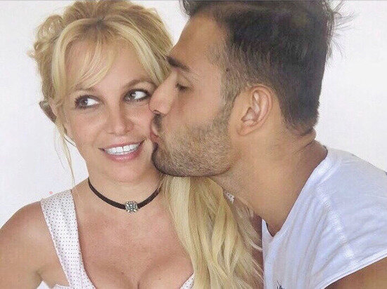     Бритни Спирс и Сэм Асгари до свадьбы встречались 5 лет. Источник - соцсети