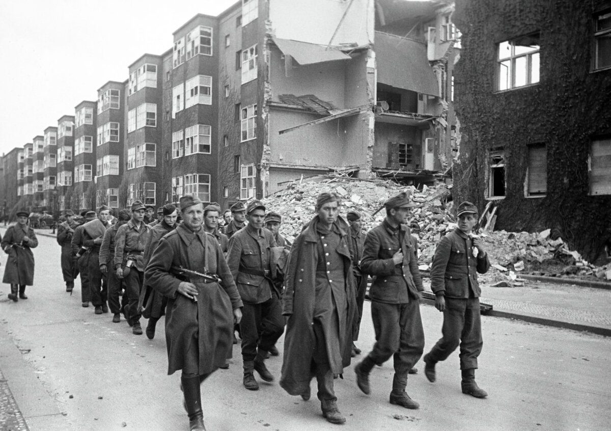 Пленные немцы Берлин 1945 год