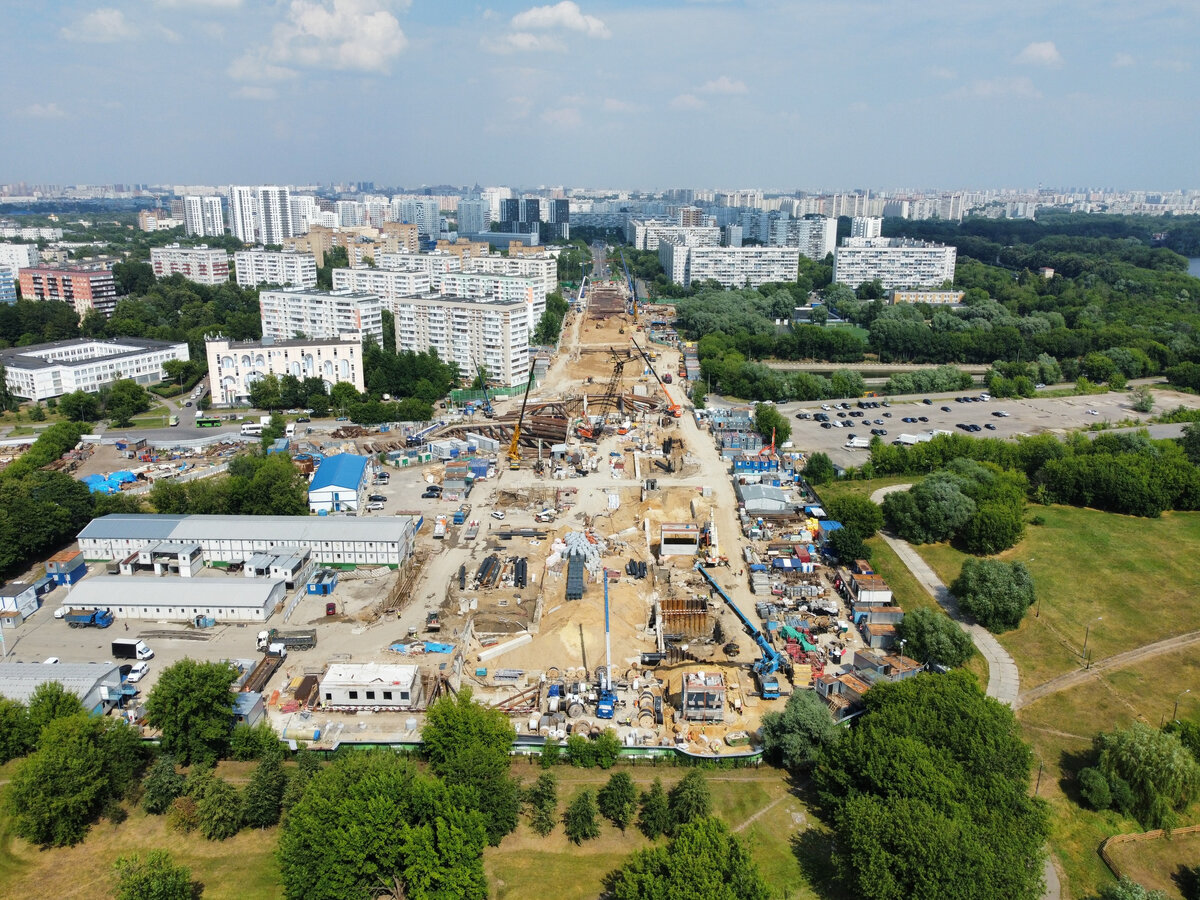 📷 1: Общий план на стройплощадку.