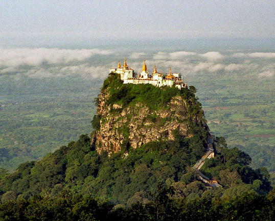 Монастырь Туанг-Калат в Мьянме (бывшая Бирма). Верить в то, что обширное сооружение было возведено путём переноса стройматериалов по горной лестнице, конечно, не серьёзно. Потому это ещё одно наглядное свидетельство остатков верхних массивов.