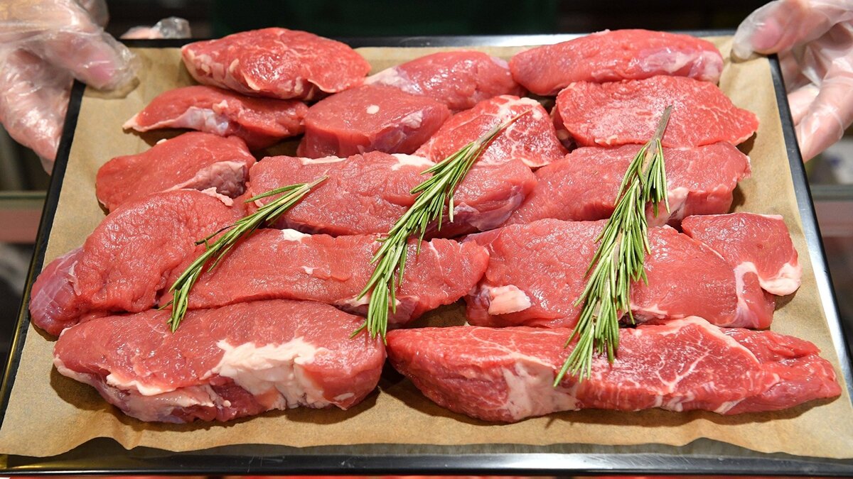    Продажа мяса в магазине "Азбука Вкуса" в Москве© РИА Новости . Алексей Куденко