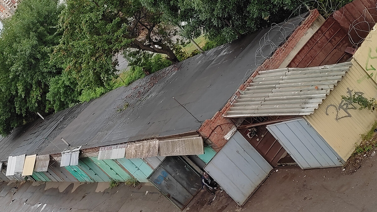Такие гаражи уродуют лицо города Краснодара.