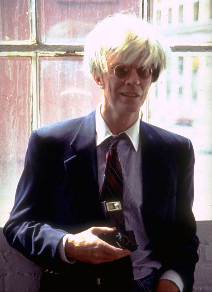 Дэвид Боуи в образе Энди Уорхола, середина 90-х