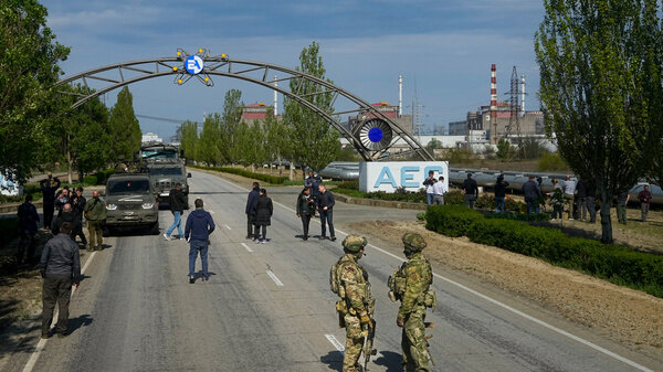 Запорожская область. Энергодар. Российские военнослужащие у Запорожской АЭС. Обложка © ТАСС / АР