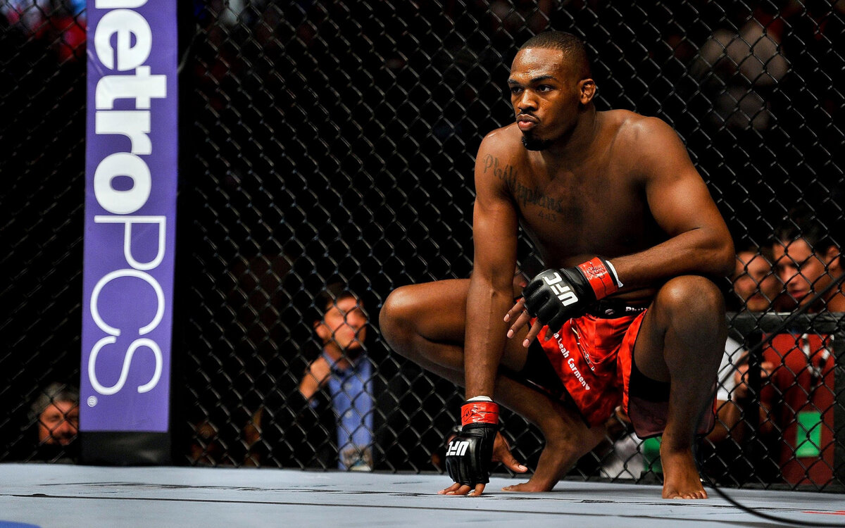 Джон Джонс к 2013 году стал настоящим тираном полутяжелого веса, который не оставлял своим соперникам ни единого шанса на успех