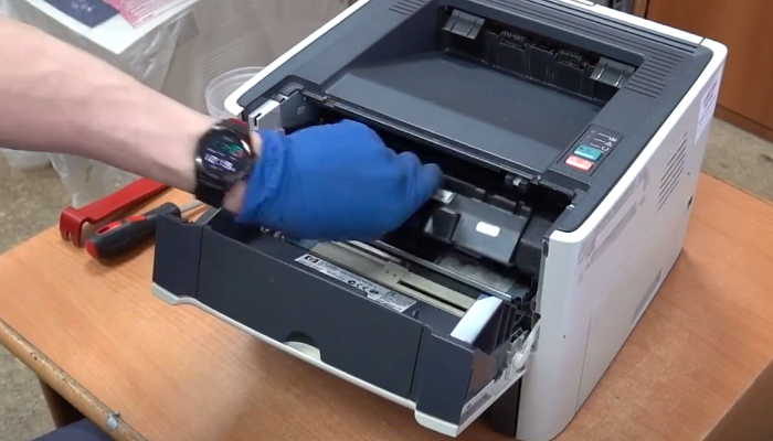 Фото 5. Вытаскиваем картридж