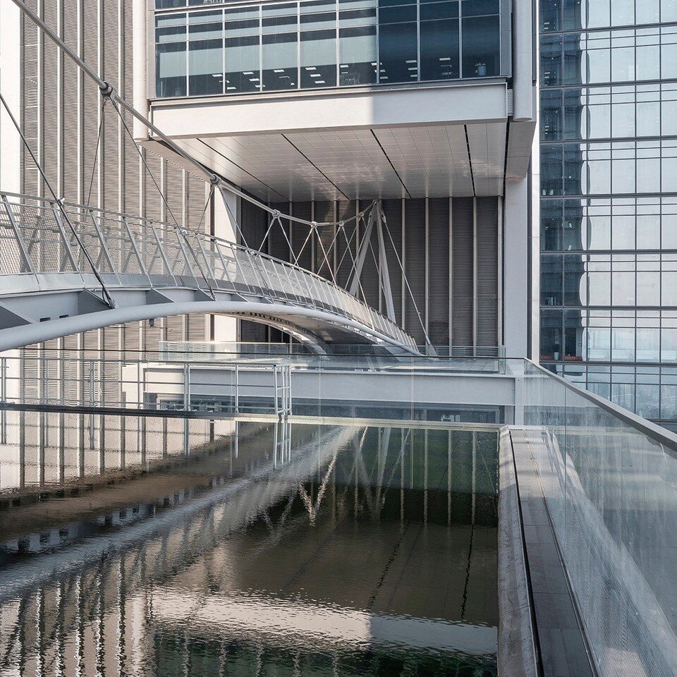       Соцсети студии Foster and Partners