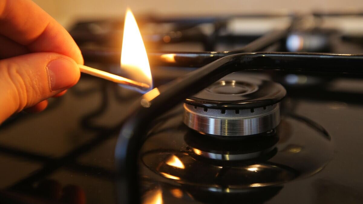    Зажжение газовой конфорки© РИА Новости / Стрингер