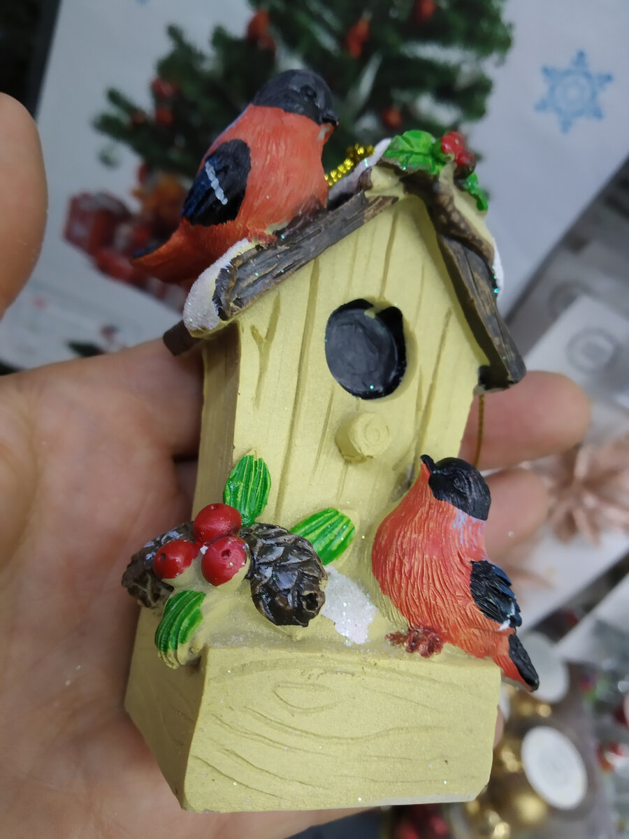 Декорация новогодняя подвесная, цена:99р. Состав: полирезин, полиэстер.