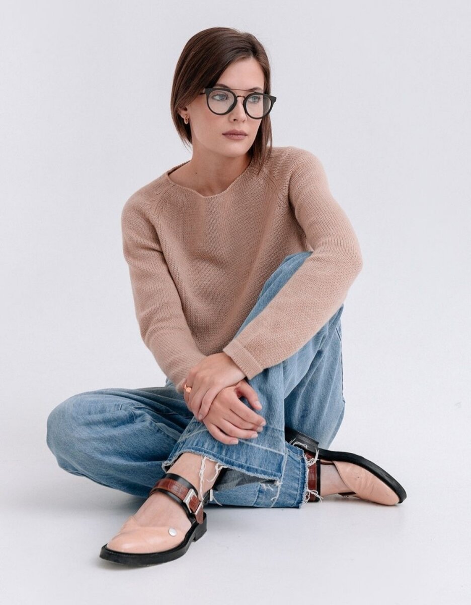 Фото с сайта www.wildberries.ru, cвитер APERO knit&home, артикул 37615280