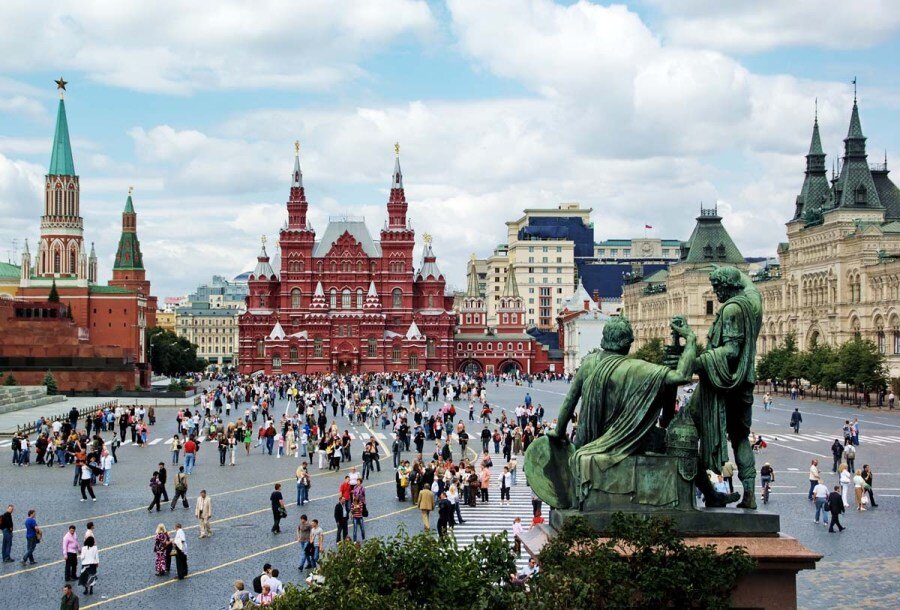 Памятник Минину и Пожарскоскому, героям сопротивления польской интервенции начала 17 в.
