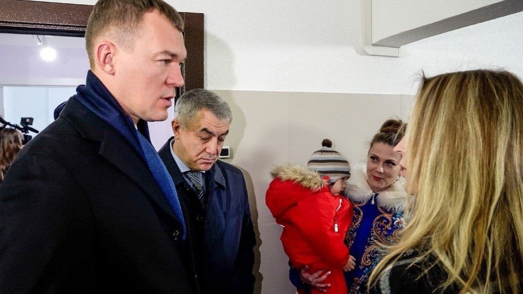     Они находятся в новом доме ЖК «Березки». Площадь 32-36 кв. м., сделан косметический ремонт, установлены электроплита и сантехника.