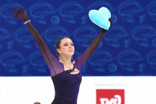    Валиева выиграла короткую программу Гран-при в Москве и отказалась комментировать допинг-расследование