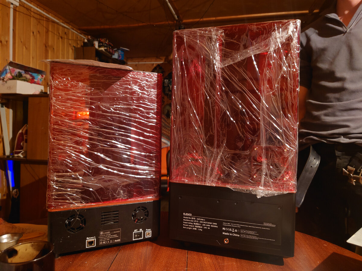 Слева Сатурн, справа Сатурн 2