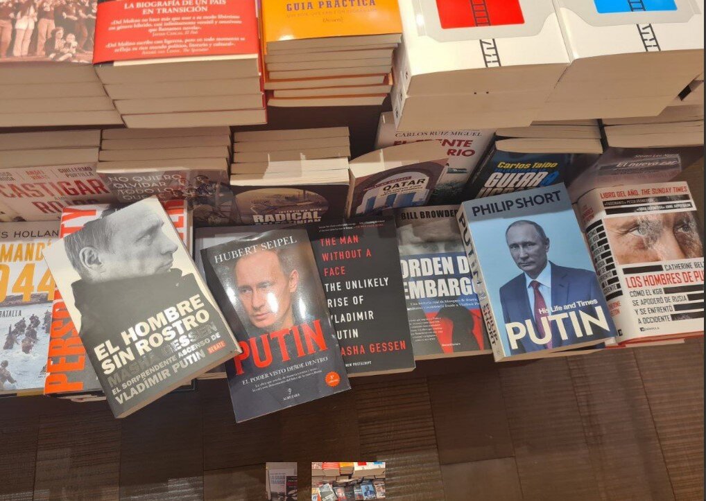 Книги о Путине в магазинах Европы есть, а о Зеленском - нету...(Дзен ...