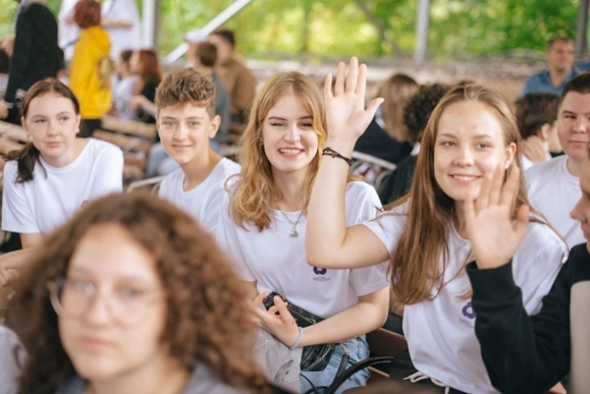 Молодежный волгоградской области. Молодежный центр Волгоград. Молодежные проекты и Гранты. Центр молодежной политики Волгоград. Молодежь России Гранты.