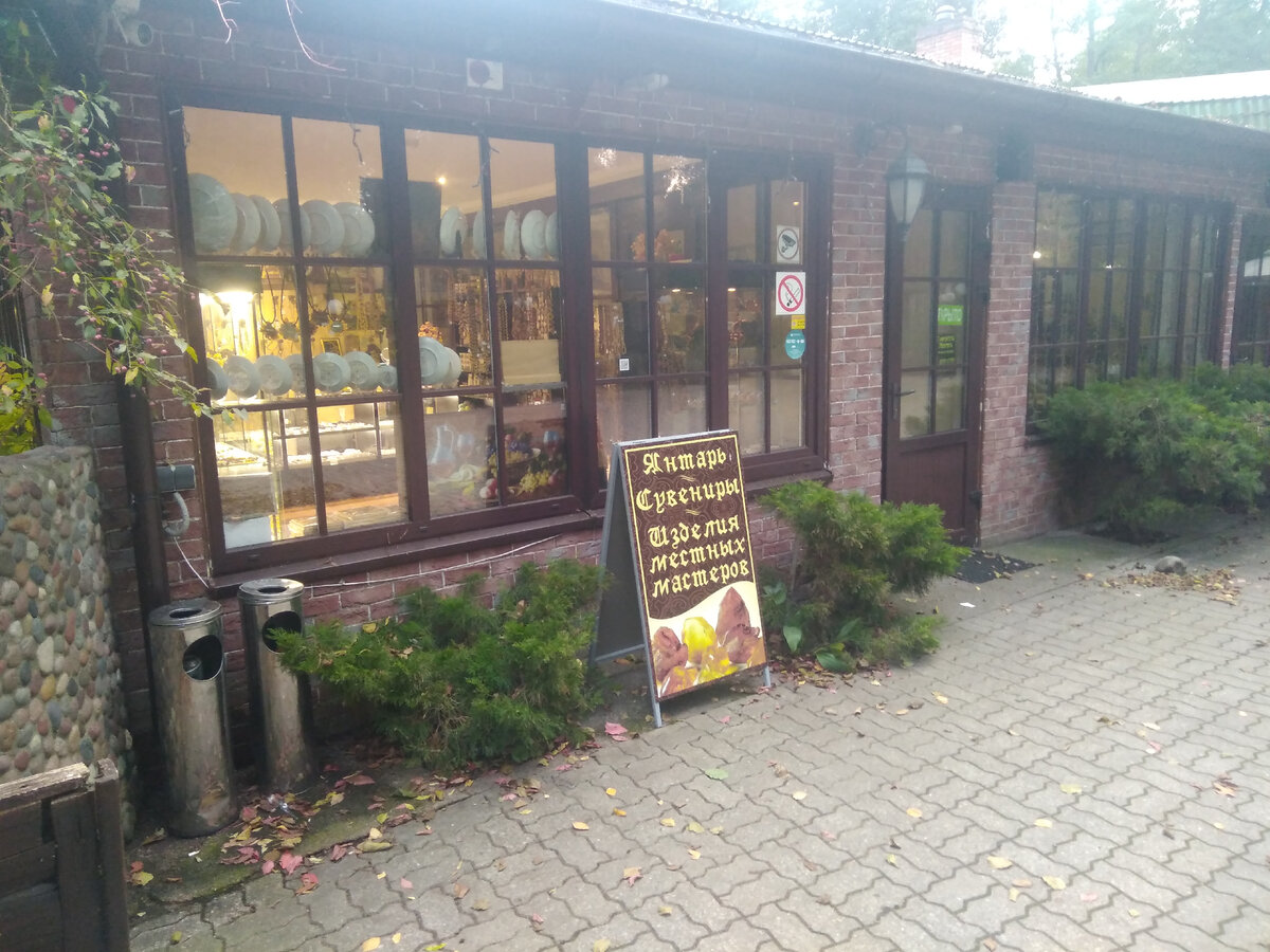 Сувенирные магазинчики - у трактира на въезде