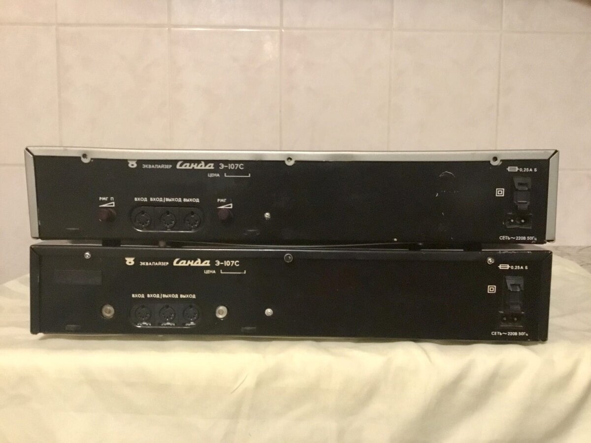 Сзади ничего не обычного. Кроме регулировок РМГ. К сожалению паспорта не сохранилось, чтобы прочитать за ее функции