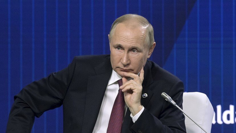  AP Pavel Byrkin, Sputnik, Kremlin Pool