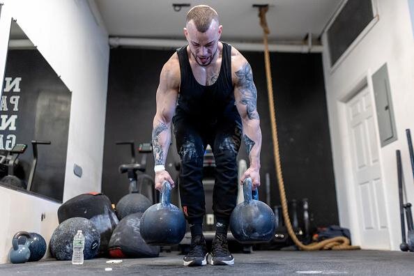    Функциональный тренинг с гирямиAl Bello/Getty Images