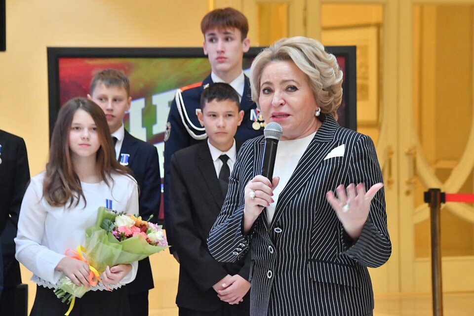     Эта церемония ежегодная и проводится она уже в девятый раз Владимир ВЕЛЕНГУРИН