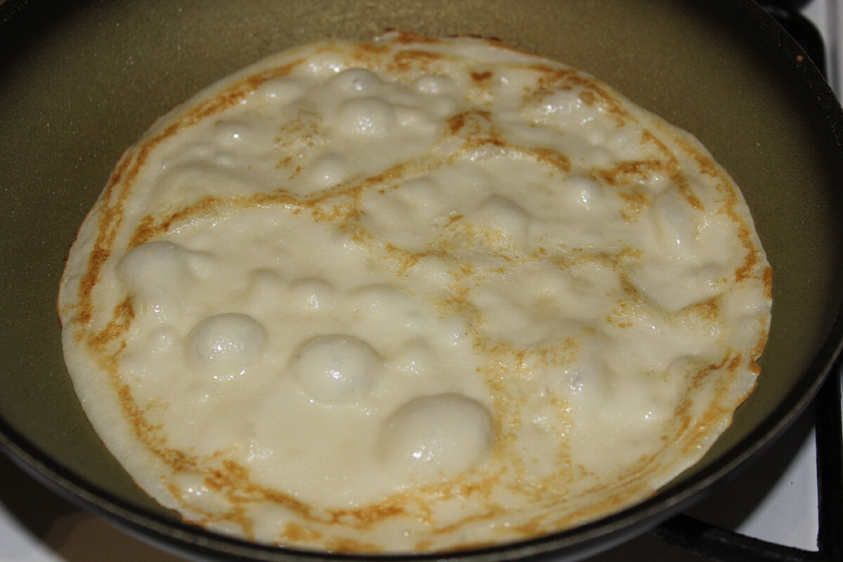 Фото автора. Пеку блины.