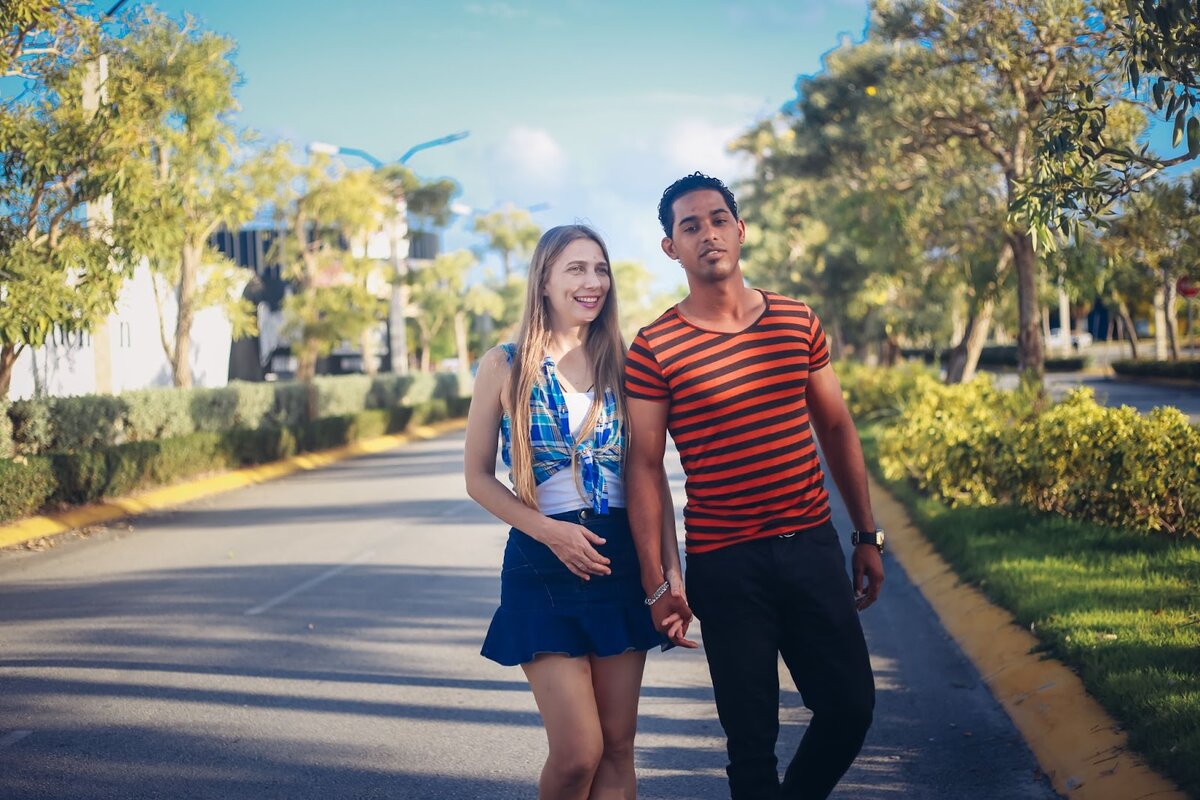 Елена с супругом.