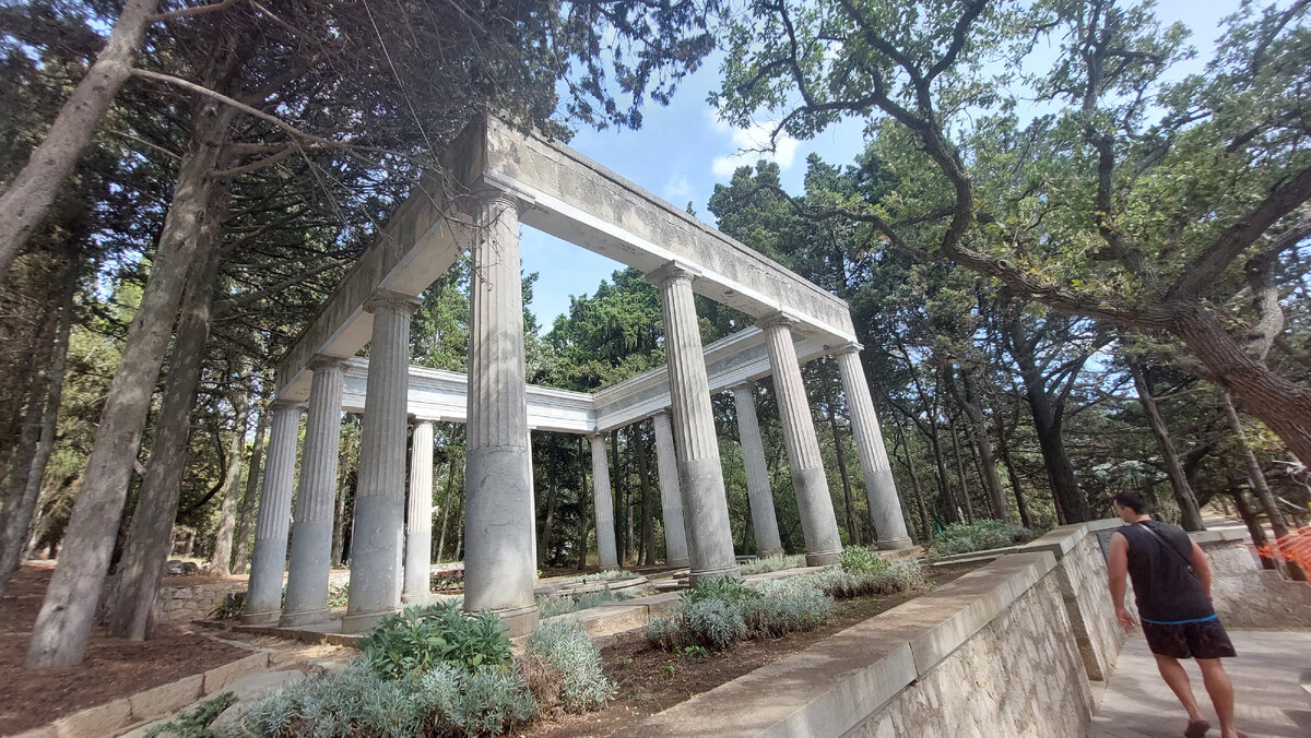 Античная беседка