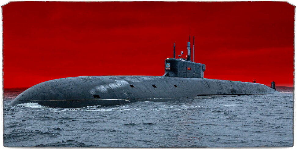 Источник: Минобороны России. Принято считать, что каждая последующая подлодка проекта, если речь идёт про крупные атомоходы, обладает неким набором преимуществ, по сравнению с предшественником того же проекта. Это утверждение позволяет предположить, что "Суворов" - мощнейший атомоход проекта 955А.